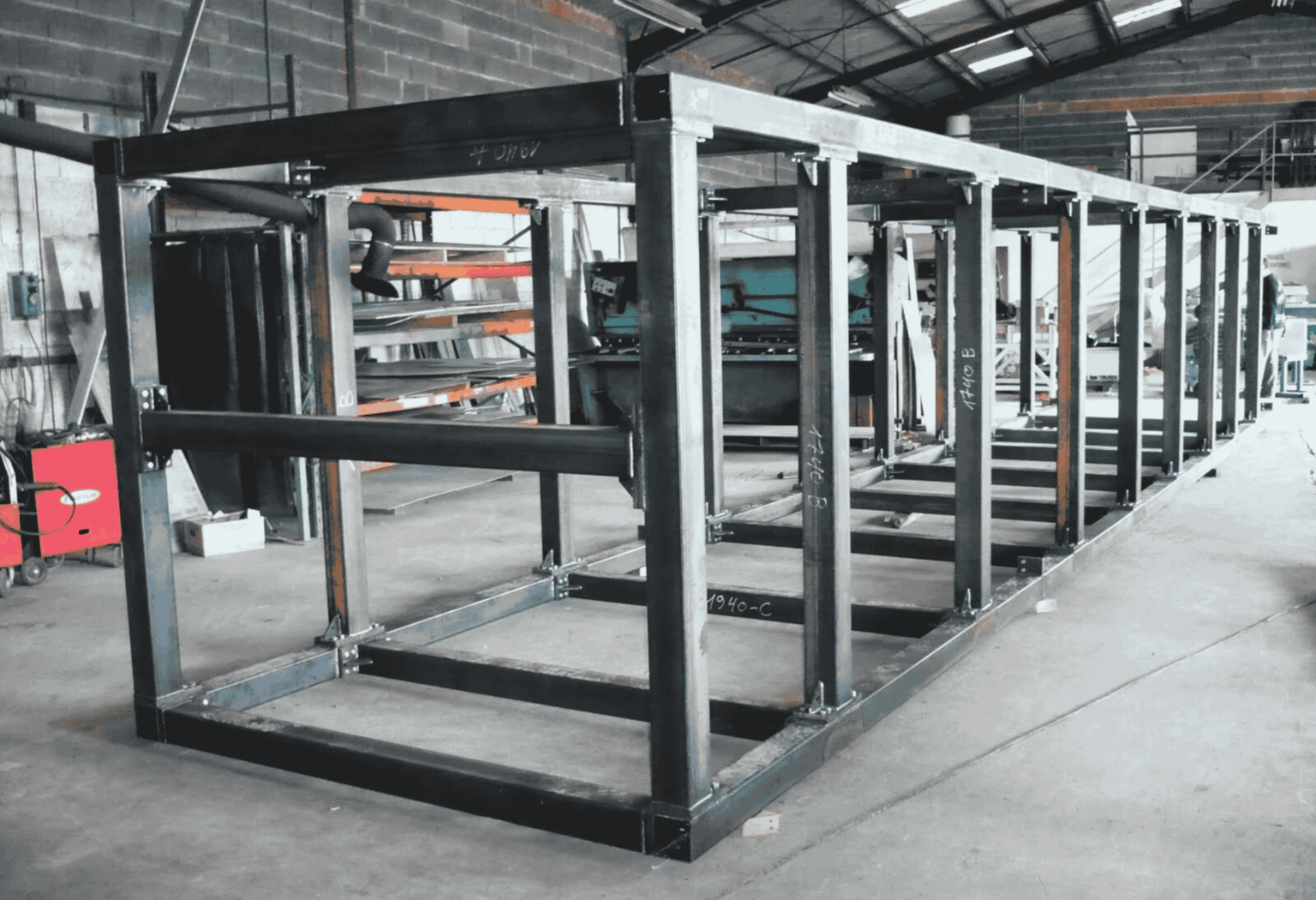 Structure métallique soudée en atelier pour projet industriel, métallerie A2SI à Bidos