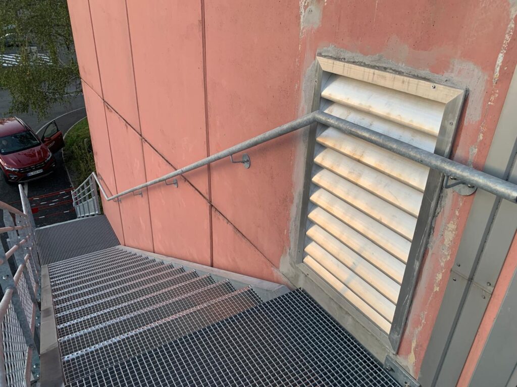 main-courante-acier-escalier-metallique