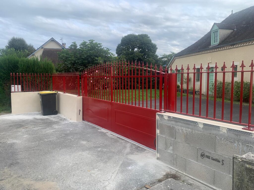 portail-coulissant-industriel-acier-blanc-parking